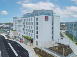 Radisson RED Galway, hotel in Galway