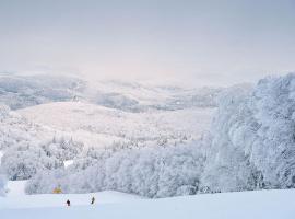 Lakefront Mountain View - Resort Loft, hotel con piscina a Lac-Superieur