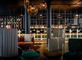 Motel One Antwerp, hotel con estacionamiento en Amberes