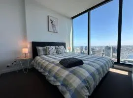 Top-Floor Luxury 1B1B apt L44 with Spectacular City Views