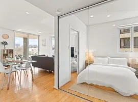 Stylish 2-Bedroom Retreat in the Adelaide CBD and Parklands