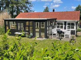 Charming Cottage In Stege - Close To Beach, hotel en Stege