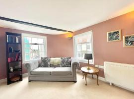 Lovely spacious flat in Canterbury with Cathedral Views, hotel v destinaci Canterbury