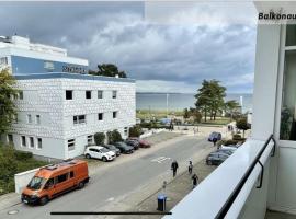 Direkt am Strand in Scharbeutz, хотел в Шарбойтц