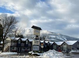 Monashee Lodge, hotel em Revelstoke