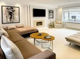 Opulent Mayfair 2 Bedroom House with Rooftop by Hyde Park