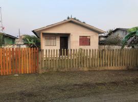 Casa na praia para temporada, hotel em Matinhos