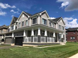 Large 5 Bedroom Newly Built Home Sleeps 12 Persons, котедж у місті Thorold