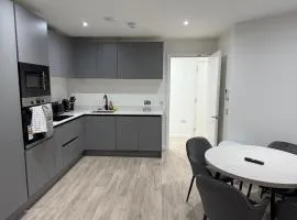 Modern - City Centre - 2BR APT