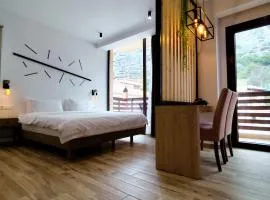 Meteora Gold and Glass Suites