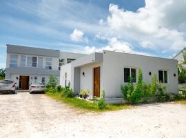 Ocean Pearl - Getaway Modern 2 Bedroom Villa Nearby Sunset Beach, Leeward, Turks & Caicos, Providentiales โรงแรมราคาถูกในLong Bay Hills