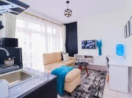 Ngong Road Studio, Racecourse Gardens with Free parking, Netflix &Pool, Pearl1 Luxury bnbs