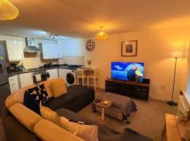 2 bedroom 2 bathroom ground floor apartment in central location