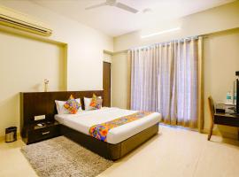 FabHotel Corporate Apartments Bandra، فندق في مومباي