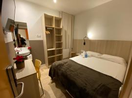 Hostal BESTPRICE Barcelona Stadium, hótel í Barcelona