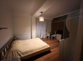 Mgzavrebi Apartment, hotell sihtkohas Bakuriani