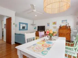 Bright & Breezy Beachside Unit in Scarborough