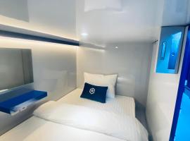 Rosalyne Sleepbox Tugu 4 Yogyakarta, hotel en Jetis