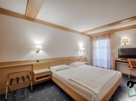 HOTIDAY Room Collection - Campitello, hotel u gradu 'Campitello di Fassa'