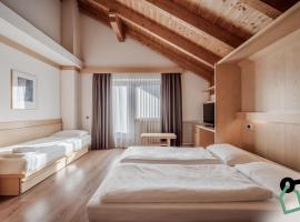 HOTIDAY Apartment Collection - Santa Cristina, hotel u Santa Cristini in Val Gardena