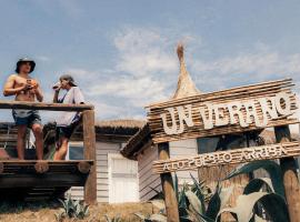 Pueblo Arriba Hostel, hostel in Punta del Diablo