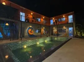 Half Orange - Hostel with Swimming Pool, Game zone and Bar- Near To Beach