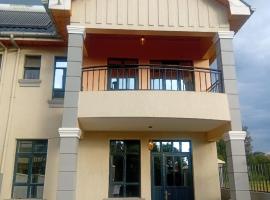 Luxury 3 Bedroom Rembeka villa with sq, khách sạn ở Naivasha