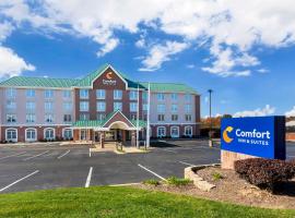 Comfort Inn & Suites Cuyahoga Falls - Akron: Cuyahoga Falls şehrinde bir otel