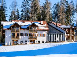 Trīszvaigžņu viesnīca Hotel Leonard pilsētā Nova Ponente