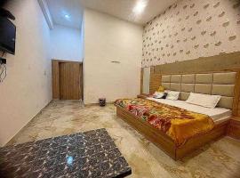 Hotel O Vaikunth Radhika Farm، فندق في Govardhan