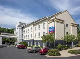 Fairfield Inn & Suites by Marriott State College