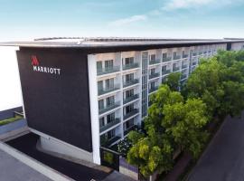 पुणे में, होटल Marriott Suites Pune