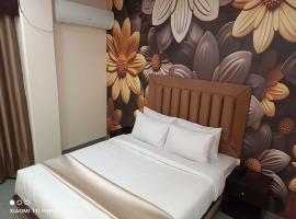 Hotel Grand SunShine، فندق في شيتاغونغ