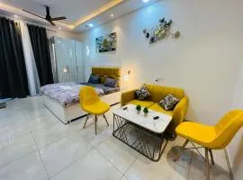 Cozy noida studio super comfy