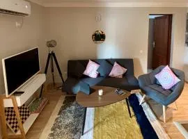 Cozy apartment with a relaxing terrace, 10 min from beaches and restaurants