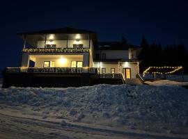 Tihuța Village, hotel in Piatra Fantanele