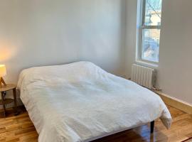 Jersey City Apartment 30 minutes from World Trade Center, хотел в Джърси Сити