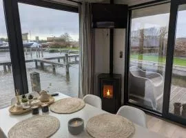 Surla houseboat Hangloose winter location Lisse