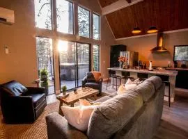 Aspen Chalet Hot Tub, Fire Pit, Games,1-Acre