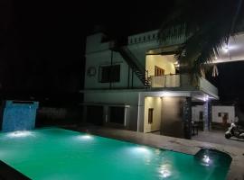 Mysore farm house bunglow with pool, hotel in Mysore