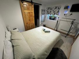 Stardust Getaway Tiny-Home E32AK40, hotel pro pobyt s domácími mazlíčky v destinaci Piltown