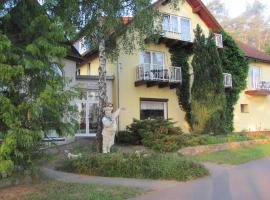 Natur& Waldhotel Johannesruh, hotel em Wesenberg