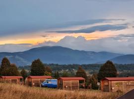 Camp The sunrise hill, hotel que admite mascotas en Pivka