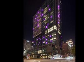 HONEYROSE Hotel, Montreal, a Tribute Portfolio Hotel, מלון עם ג׳קוזי במונטריאול