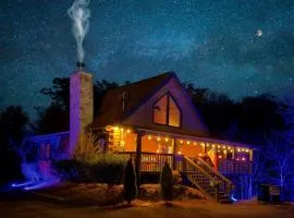 Ryes and Shine Bootlegger's Cabin! Hot Tub* Pool* Arcade* Billiards *EV * Pet Friendly