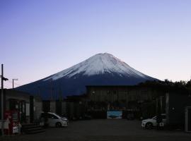 Mt Fuji Glamping VILLA Kawaguchiko, casa rústica em Fujikawaguchiko