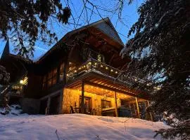 Luxurious & Rustic Log Cabin in the Woods