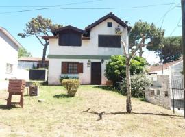 Duplex a 500m de la playa, hotel in Villa Gesell