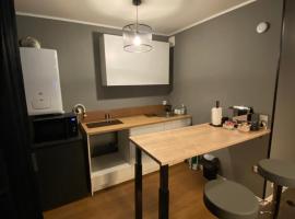 Appartement Saint Quentin en Yvelines Netflix wifi, hotel in Montigny-le-Bretonneux