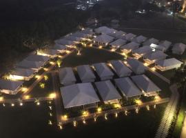 다만에 위치한 호텔 The Fern Seaside Luxurious Tent Resort Daman